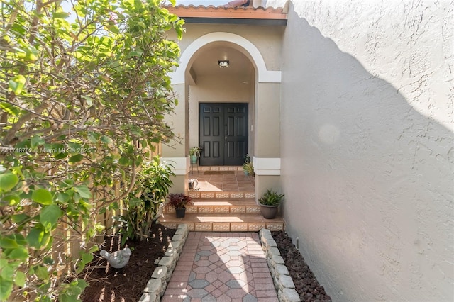 entrance to property with stucco siding