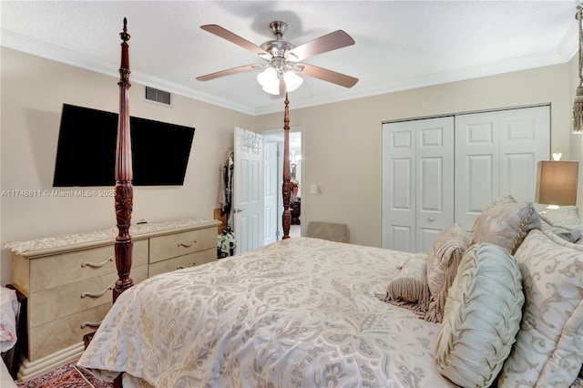 bedroom featuring a ceiling fan, visible vents, a closet, and ornamental molding