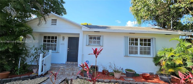 view of front of property featuring stucco siding