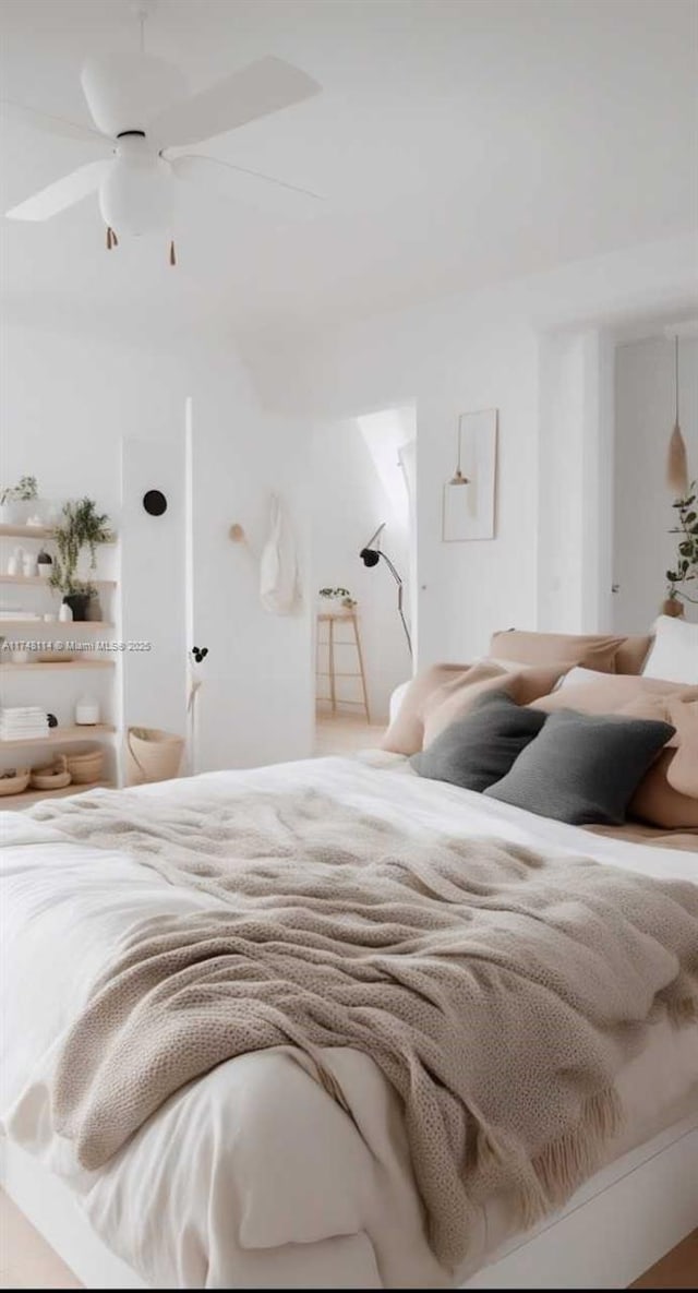 bedroom with a ceiling fan