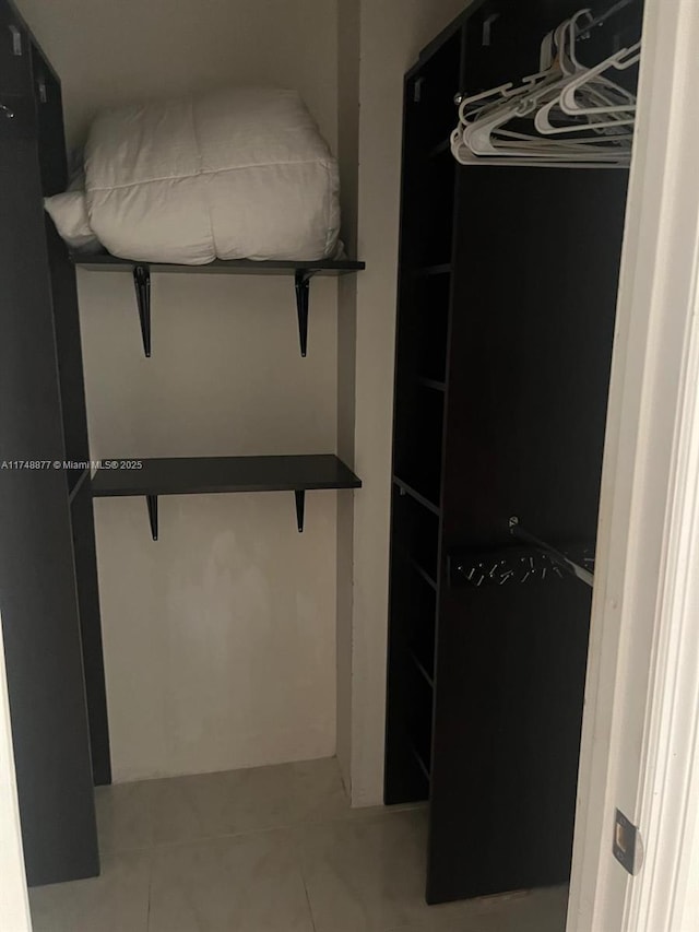 spacious closet featuring light tile patterned floors