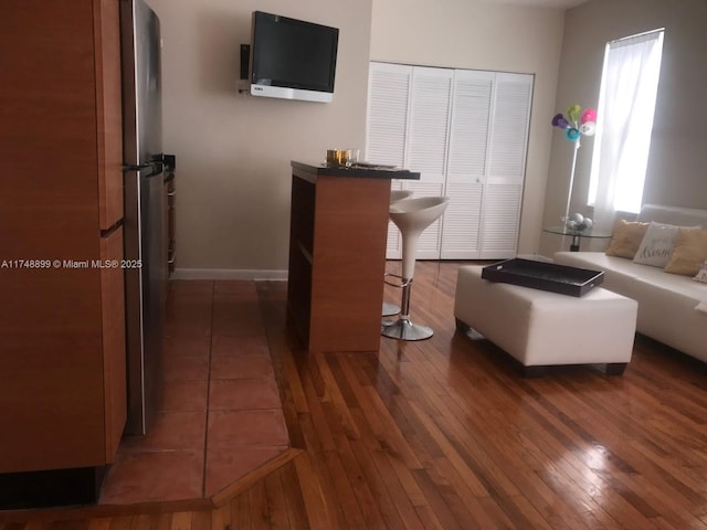 living area with dark wood-style floors and baseboards