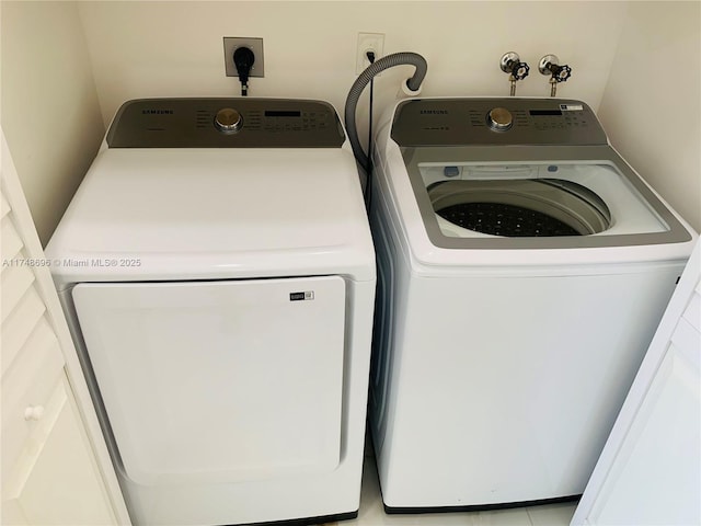 washroom featuring laundry area and washing machine and clothes dryer