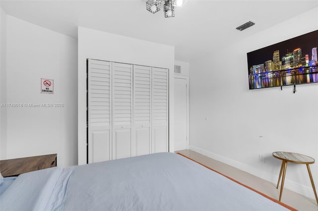 2510 NE 215th St, Miami, FL 33180 - bedroom featuring baseboards, visible vents, and a closet