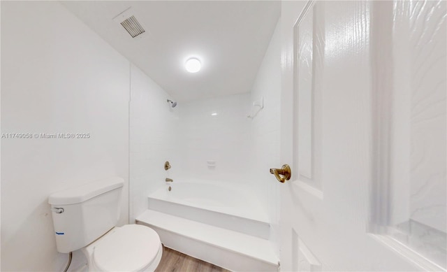 full bath featuring visible vents, toilet, and shower / bath combo with shower curtain