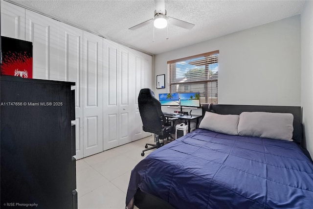 bedroom with a ceiling fan and a textured ceiling