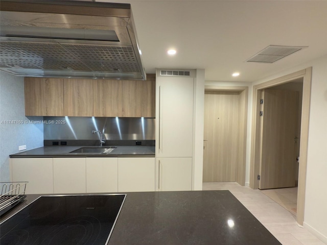 1000 Brickell Plz Unit 4314, Miami, FL 33131 - kitchen with cooktop, modern cabinets, visible vents, and a sink