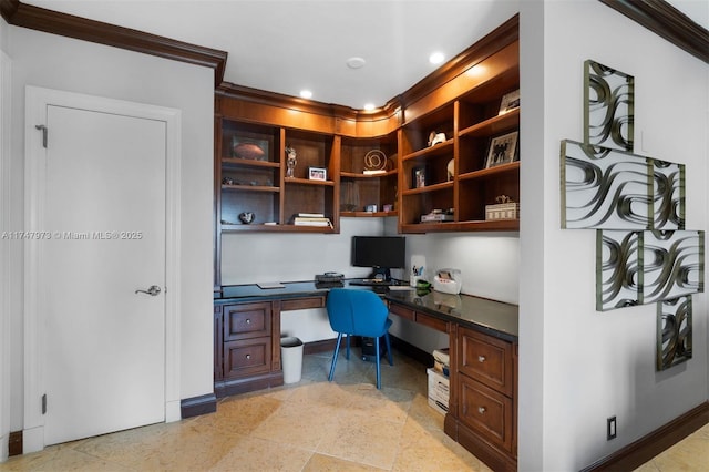 office space featuring ornamental molding, built in desk, recessed lighting, and baseboards