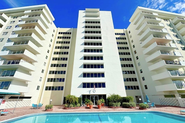 view of swimming pool