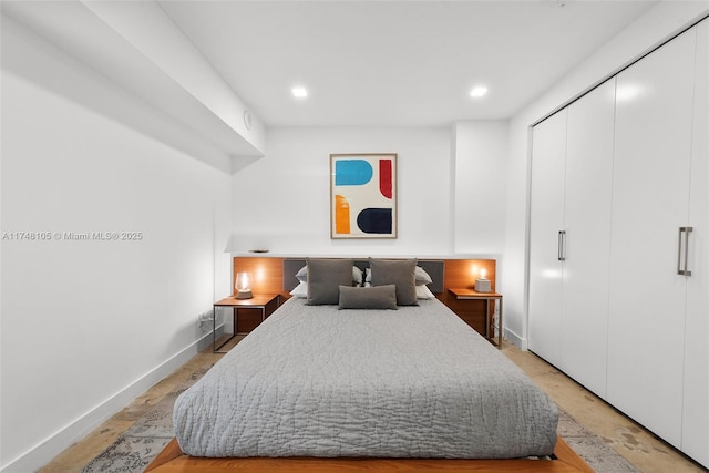 bedroom with baseboards, a closet, and recessed lighting