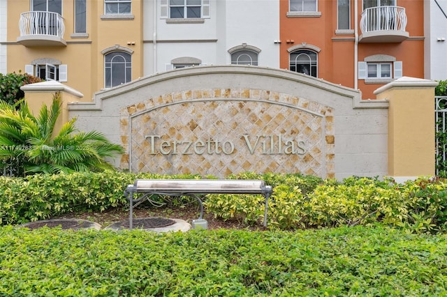 view of community / neighborhood sign