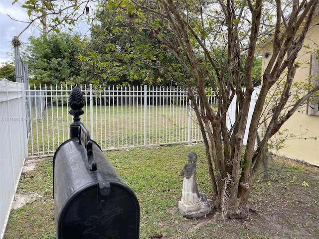 120 NE 75th St, Miami, FL 33138 - view of yard with fence