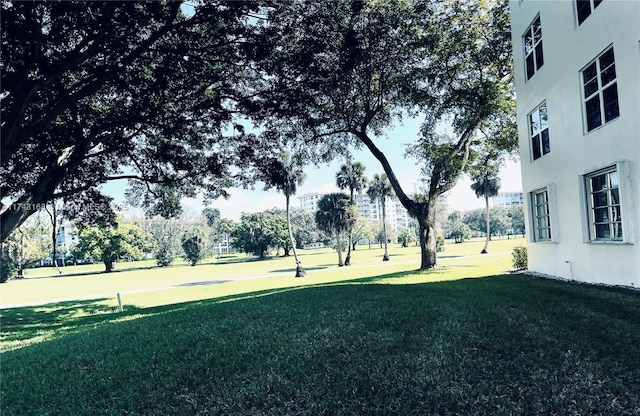 3800 Oaks Clubhouse Dr Unit 112, Pompano Beach, FL 33069 - view of home's community with a yard