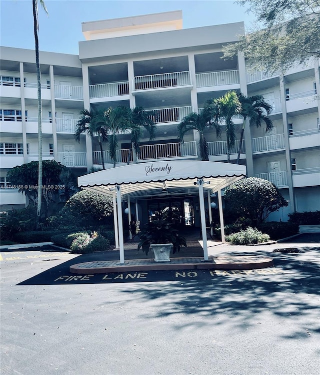 3800 Oaks Clubhouse Dr Unit 112, Pompano Beach, FL 33069 - view of apartment building / complex