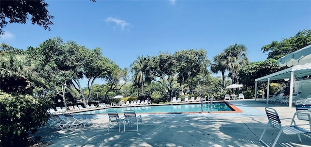3800 Oaks Clubhouse Dr Unit 112, Pompano Beach, FL 33069 - community pool with a patio