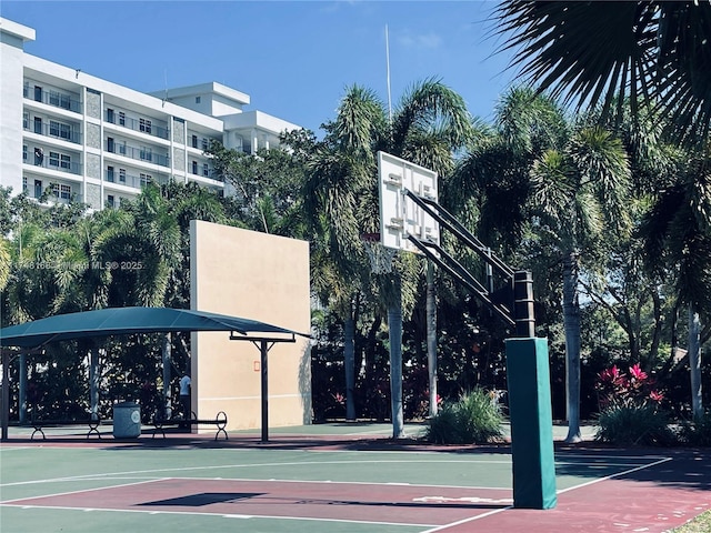 3800 Oaks Clubhouse Dr Unit 112, Pompano Beach, FL 33069 - view of sport court with community basketball court