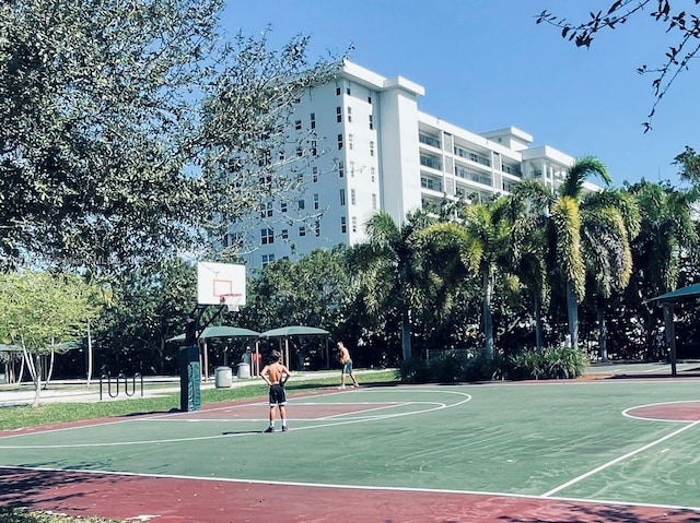 3800 Oaks Clubhouse Dr Unit 112, Pompano Beach, FL 33069 - view of sport court with community basketball court