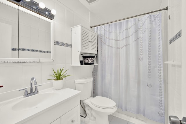 full bath featuring shower / tub combo with curtain, tile walls, backsplash, toilet, and vanity