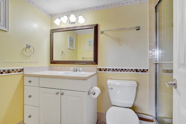 full bathroom with a tile shower, vanity, and toilet