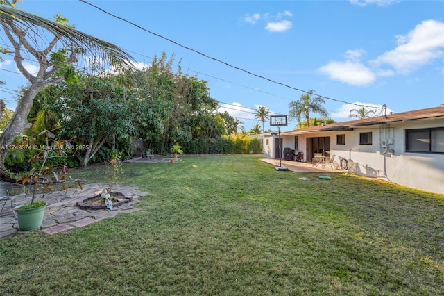 view of yard with a patio area