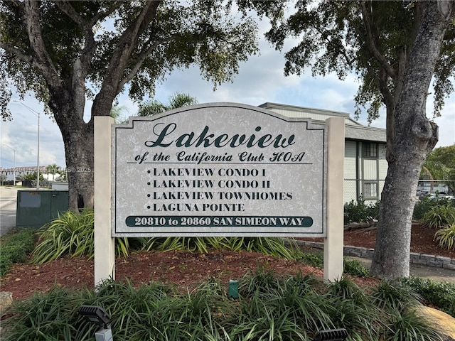 view of community / neighborhood sign