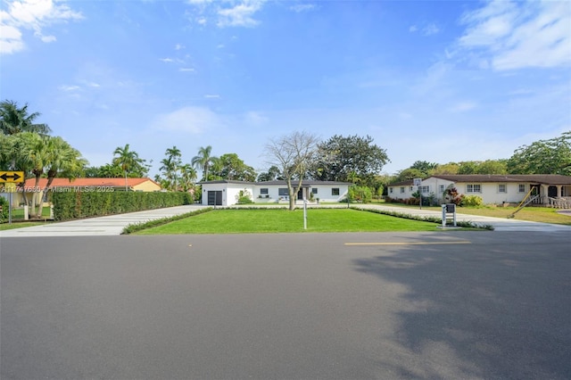 view of front facade with a front lawn