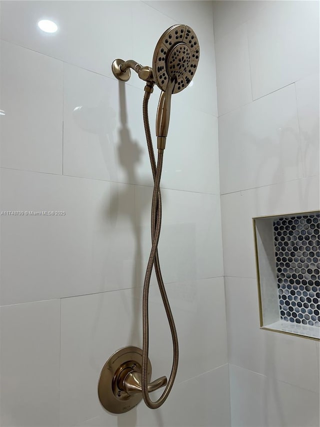 details with a tile shower