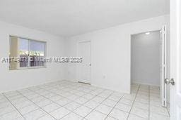 unfurnished room featuring light tile patterned flooring