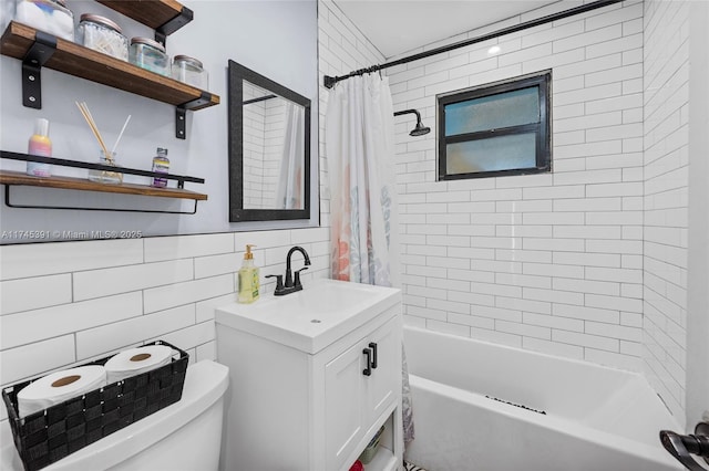 431 NE 110th Ter, Miami, FL 33161 - full bath featuring vanity, shower / bath combo with shower curtain, tile walls, and decorative backsplash