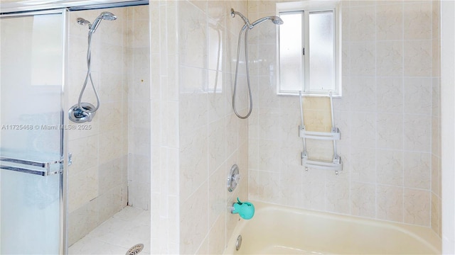 full bath with tiled shower / bath combo