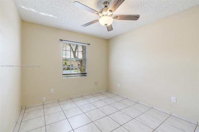 unfurnished room featuring ceiling fan and a textured ceiling