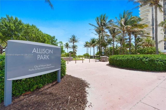 view of community / neighborhood sign