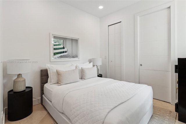 bedroom featuring recessed lighting and a closet