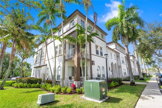 view of building exterior with a residential view