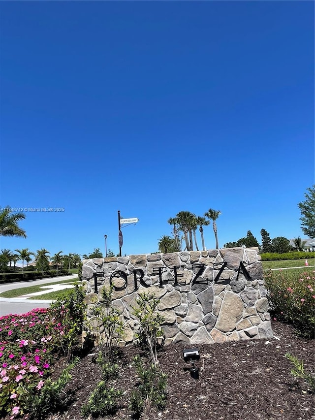 view of community / neighborhood sign