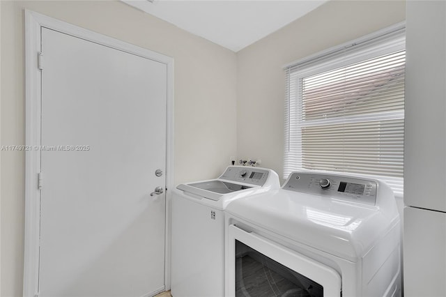 laundry room with laundry area and washer and clothes dryer