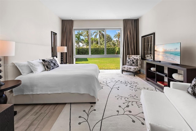 bedroom featuring light wood-style floors and recessed lighting