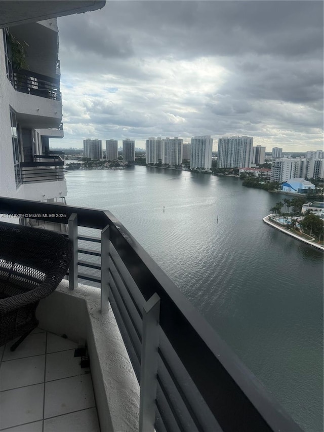 view of water feature featuring a city view