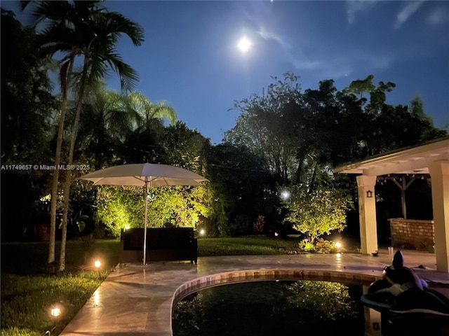 view of property's community featuring a patio area