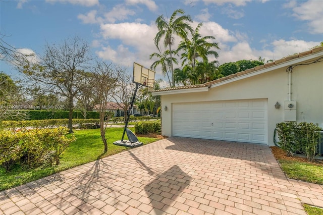 garage featuring decorative driveway