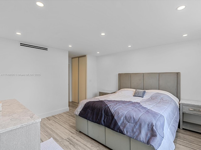 bedroom with baseboards, light wood-type flooring, visible vents, and recessed lighting