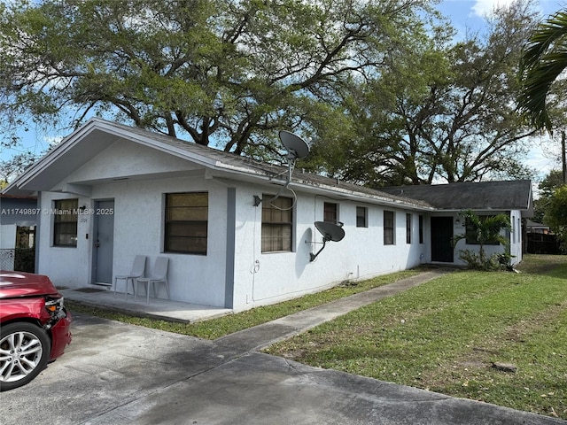 view of front of house featuring a front yard and stucco siding