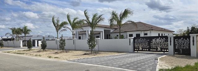 view of front of property featuring a gate and fence