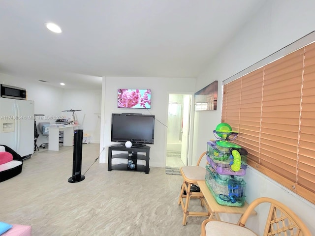 recreation room featuring recessed lighting