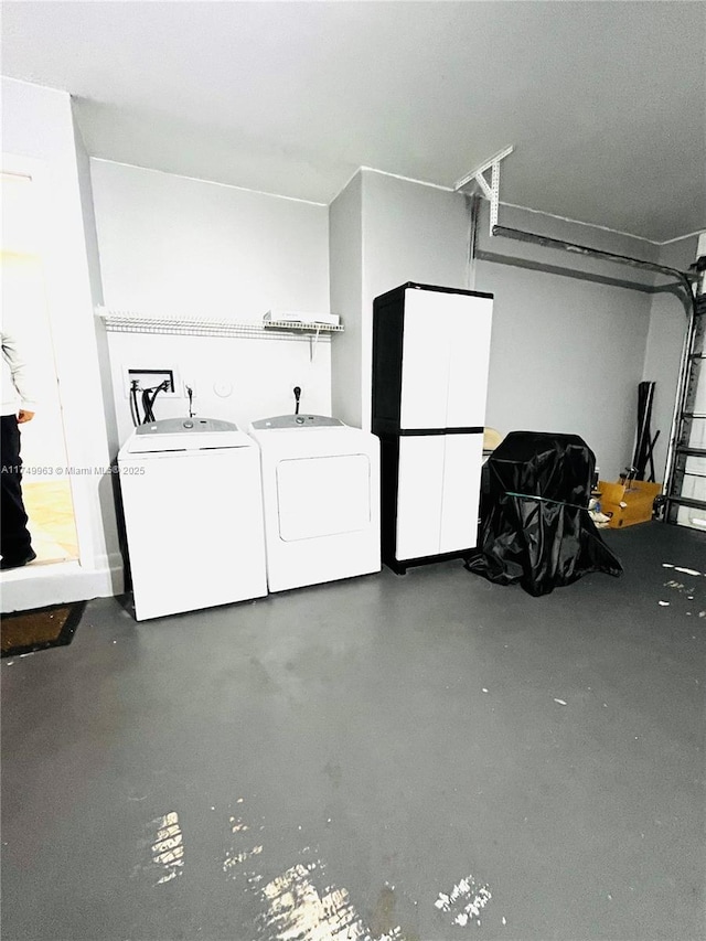 garage featuring washing machine and clothes dryer