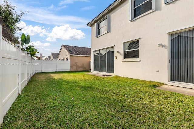 view of yard featuring a fenced backyard