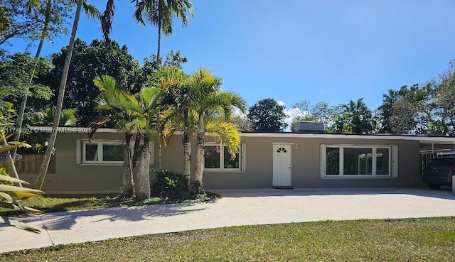 ranch-style home featuring stucco siding