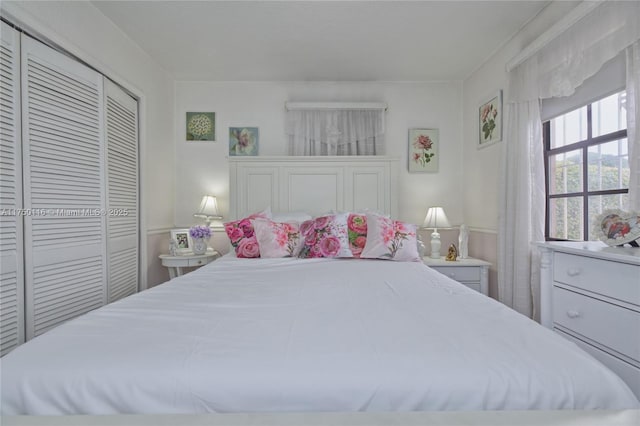 bedroom featuring a closet