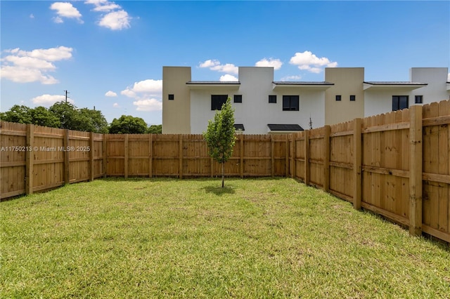 view of yard featuring a fenced backyard