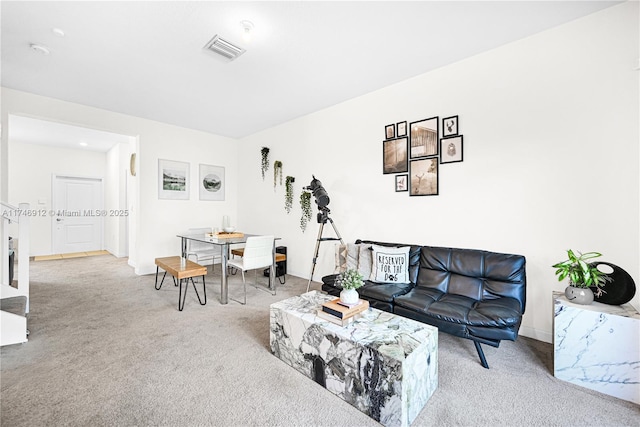 living area featuring carpet, visible vents, and baseboards